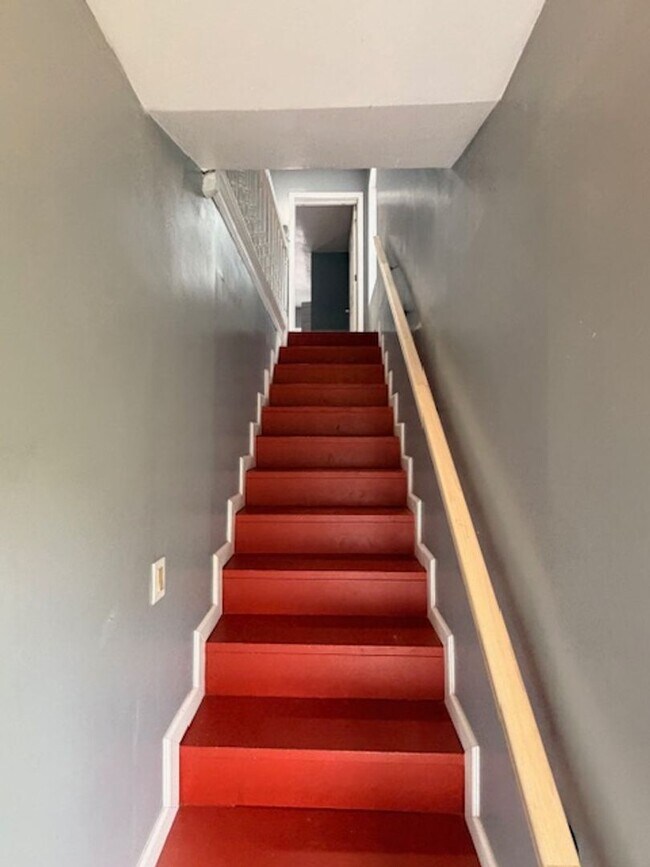 Building Photo - 925 Xenia Ave