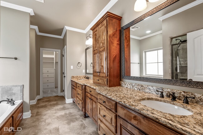 Building Photo - 201 Roanoke Cir