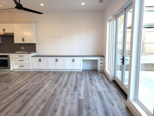 Building Photo - Newer Construction, 2BD/2BA House on Private Drive in Leucadia: Minutes to Beach, Town, YMCA!
