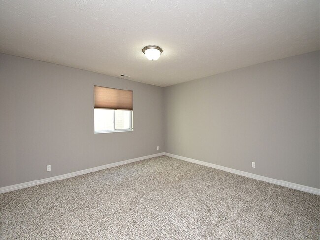 Building Photo - 19527 Shadow Ridge Dr