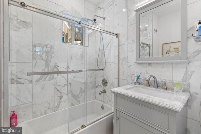 Building Photo - 1743 McClellan St