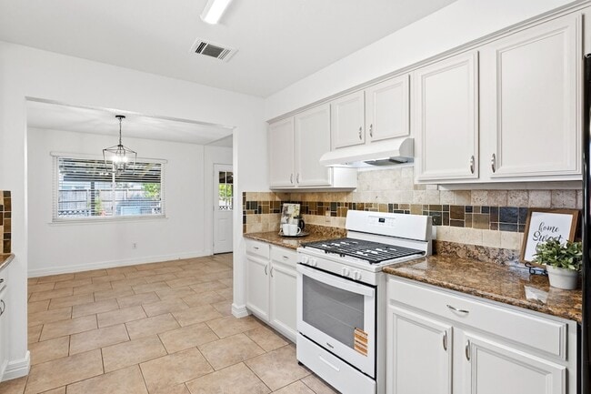 Building Photo - 29038 Deadwood Ln