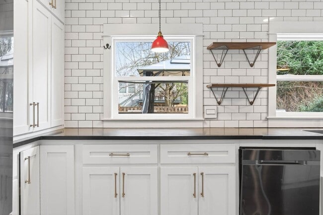 Building Photo - Vintage 3-bdrm/1-bdrm Alameda charmer—Many updates, large yard w/deck & raised beds