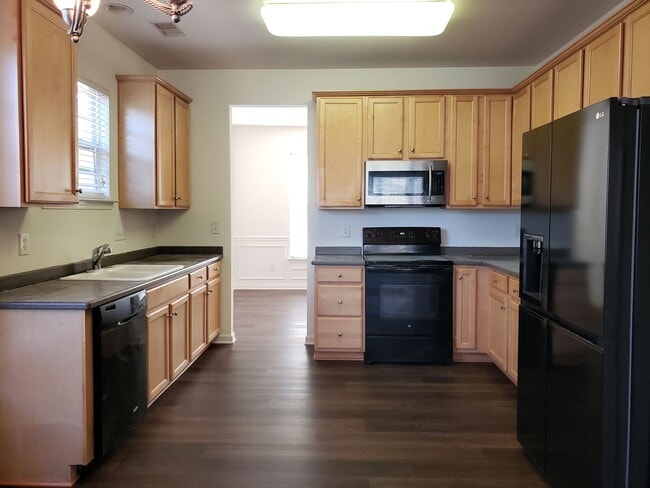 Building Photo - 5 bedroom home in Carrington Ridge
