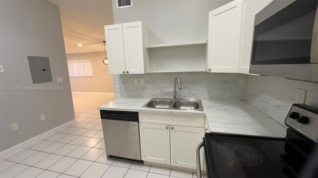 Building Photo - 7611 SW 153rd Ct