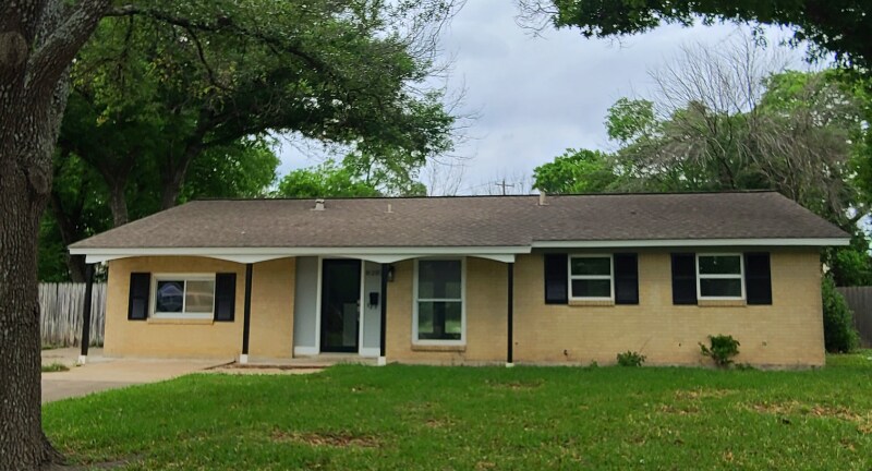 Primary Photo - 8202 Parkdale Cove