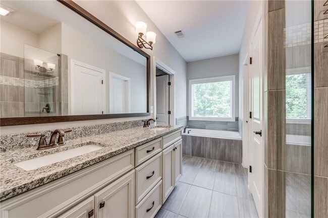 Building Photo - 1265 Linden Ct
