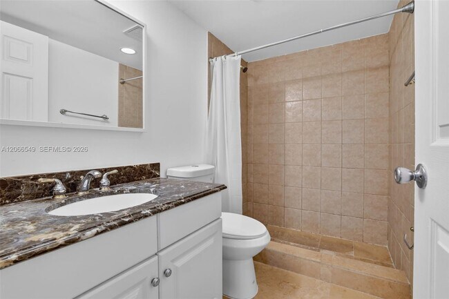 Building Photo - 220 Lakeview Dr