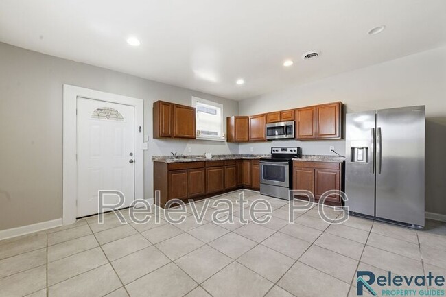 Building Photo - 2820 Q St