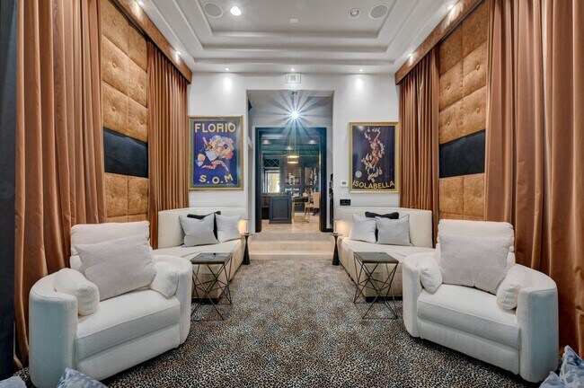 Building Photo - Entertainers dream