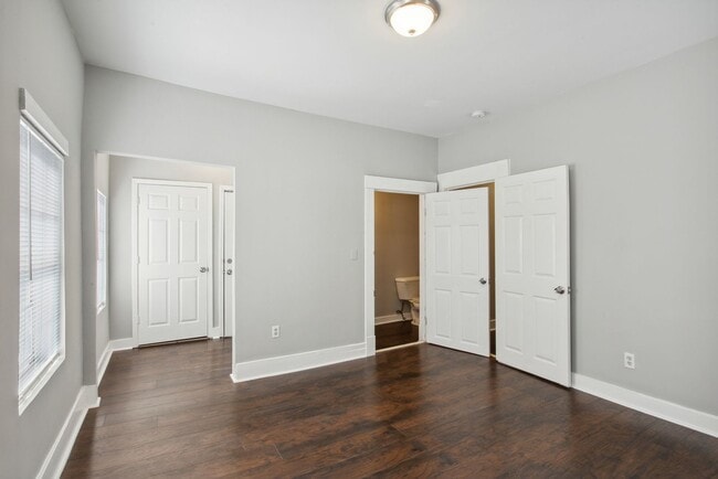 Building Photo - Large 3BR/2.5BA Two Story House Near Downtown Savannah