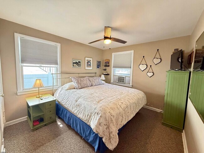 Building Photo - 207 N Thurlow Ave