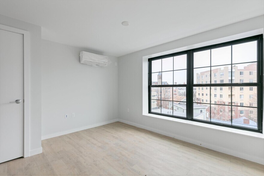 Building Photo - 22 Soden St