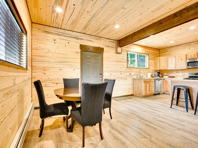 Building Photo - 785 Warren Gulch Rd