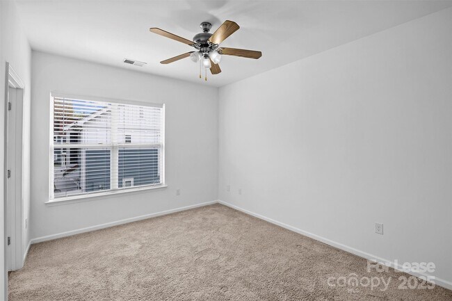 Building Photo - 2252 Vision Dr