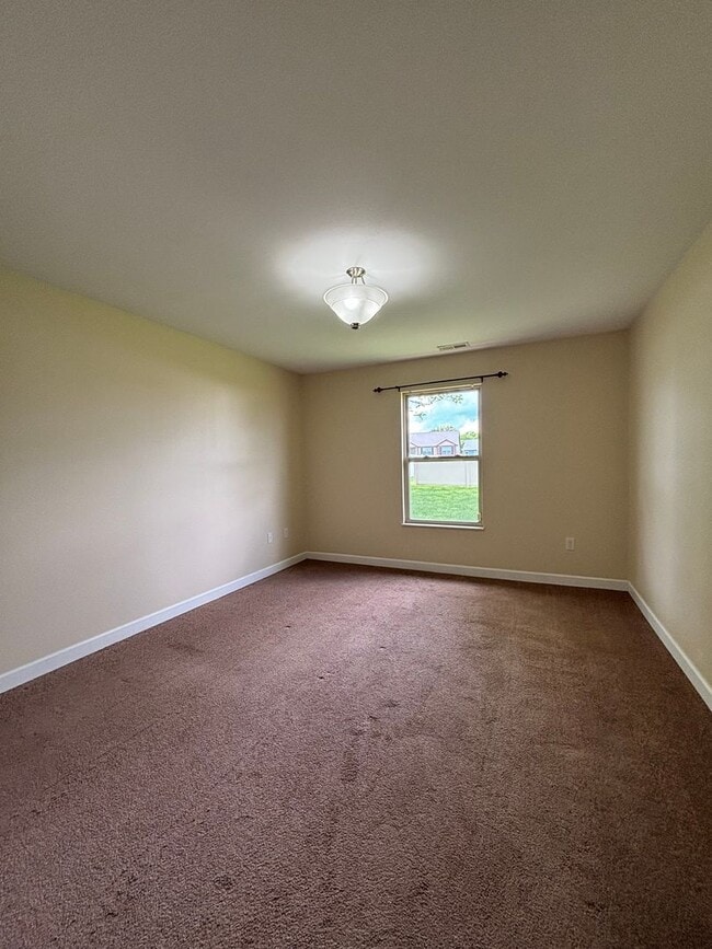 Building Photo - 2 Bed 1.5 Bath Duplex in Lebanon