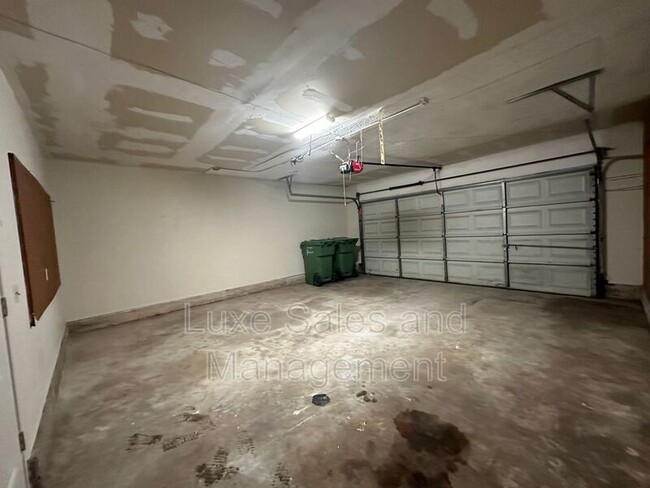 Building Photo - 1307 Summerton Pl