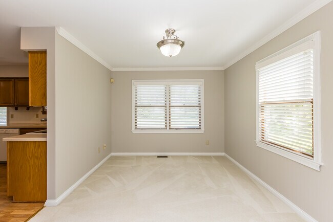 Building Photo - 5558 Parker Hill Ln