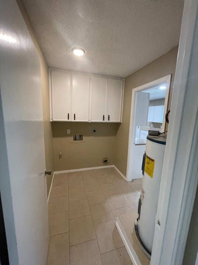 Building Photo - 5322 Inverness Dr