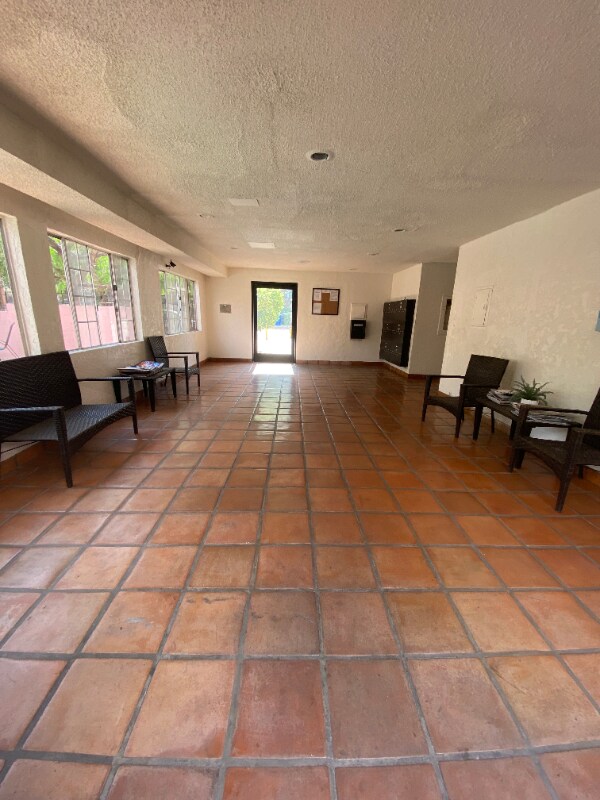 Building Photo - 10831 Fruitland Dr