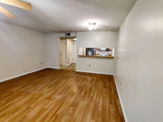 Building Photo - 117 Crown Point Cir