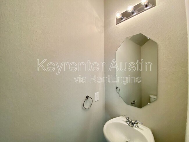 Building Photo - 516 E Slaughter Ln