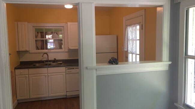 Building Photo - Great 2 Bed Home