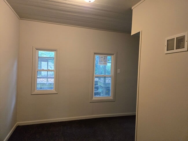 Building Photo - 615 W Foster Pkwy
