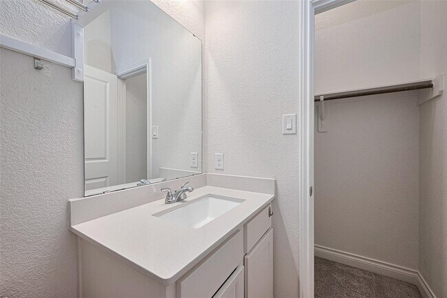 Building Photo - 6906 Montclair Colony Trl