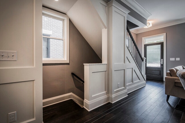 Building Photo - 118 W Starr Ave