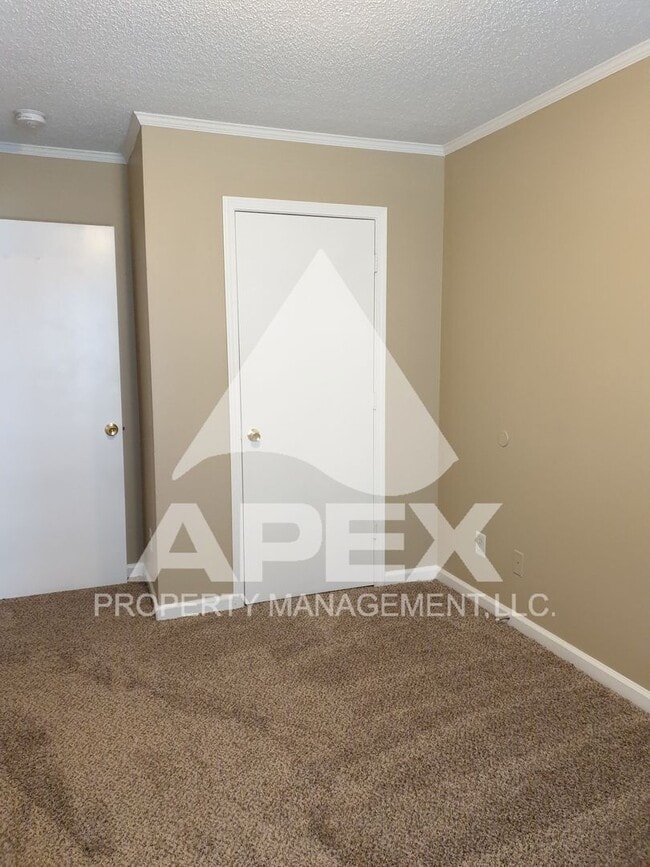 Building Photo - MOVE-IN SPECIAL,NO RENT TIL APRIL 1ST! - NICE 3 Bd | 2 Ba Top Floor Condo in West Knoxville!