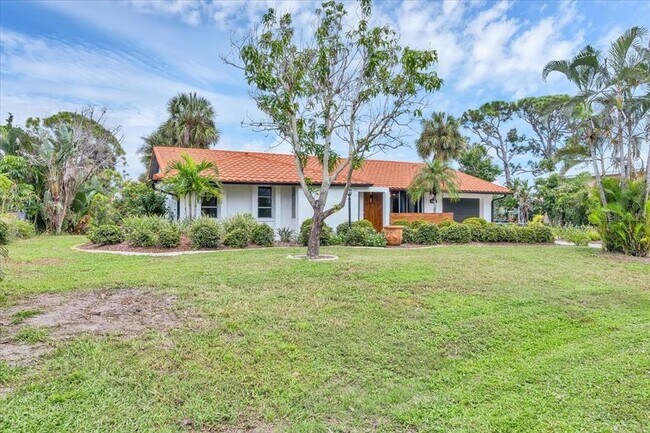 Building Photo - 4696 Pompano St
