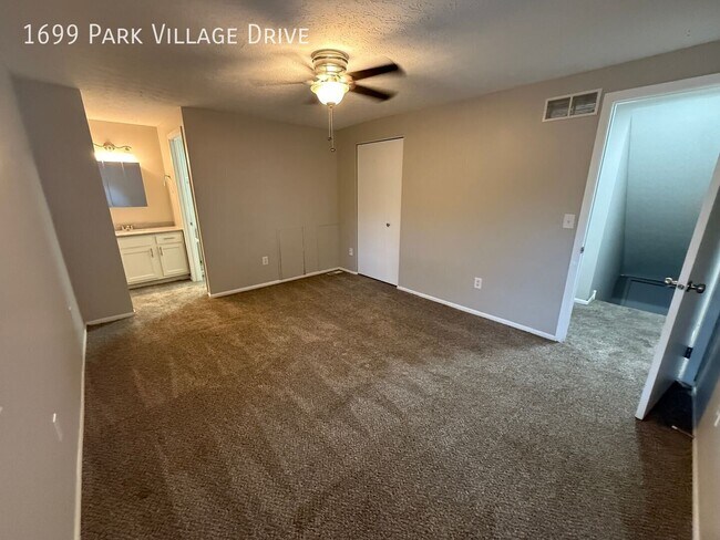 Building Photo - 1699 Park Village Dr