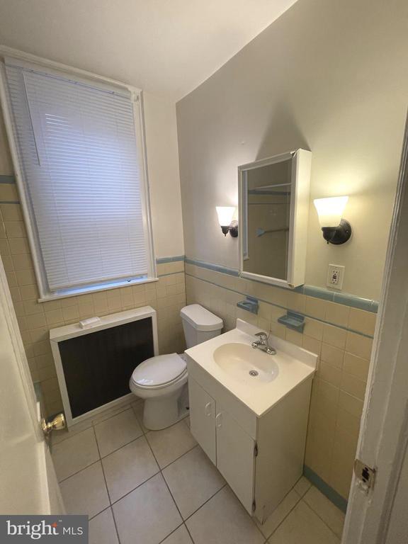 Building Photo - 226 S 56th St