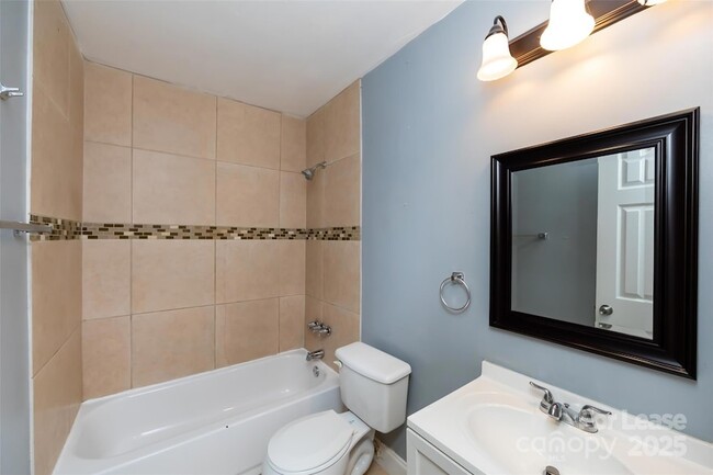 Building Photo - 4713 Belle Plaine Dr