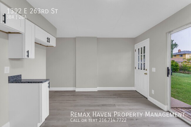 Building Photo - 1392 E 263rd St