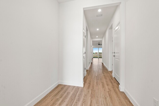 Building Photo - 14135 SW Safi Ter
