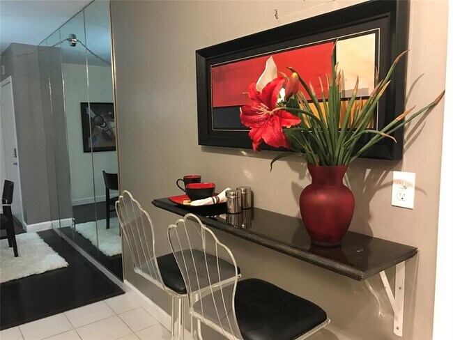 Building Photo - 1950 N Andrews Ave