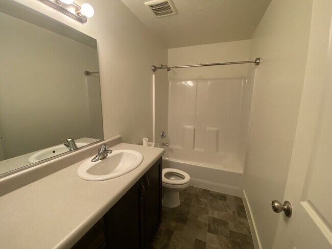 Building Photo - "Spacious 4-Bedroom Townhouse Retreat on S...