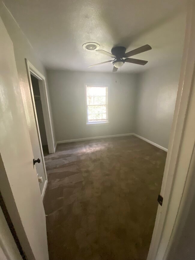 Building Photo - 2107 Spring St