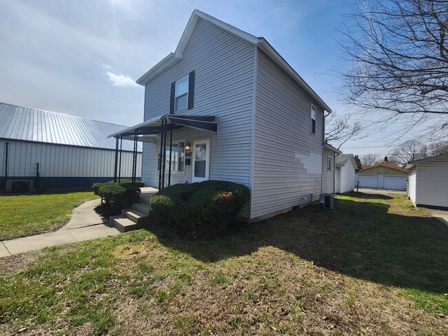 Building Photo - 2 Bedroom Home on the Southside