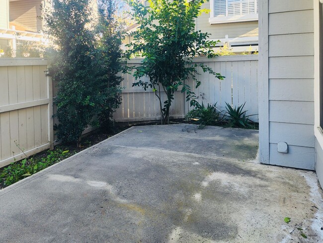 Building Photo - 2275 Hawthorne Pl