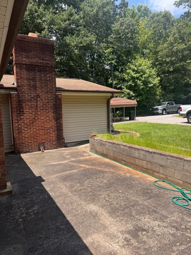 Building Photo - 2116 Ila Rd