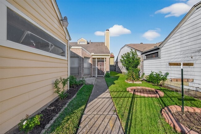 Building Photo - 11866 Plumbrook Dr