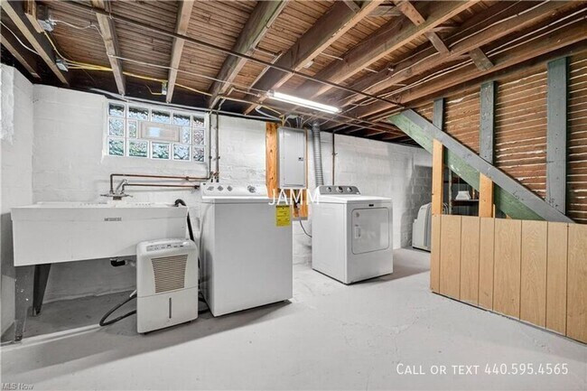 Building Photo - 2205 Briarwood Rd