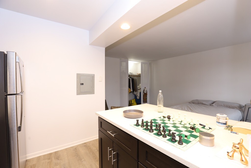 Building Photo - 520 Aldine