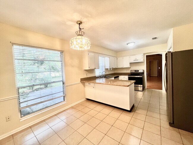 Building Photo - 5391 Golf Course Dr