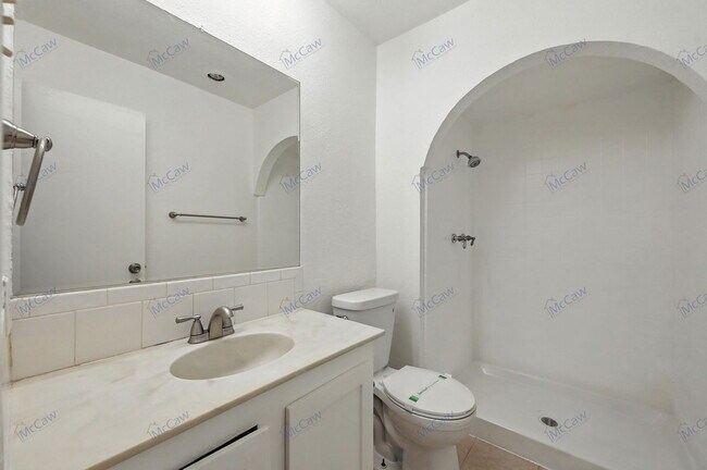 Building Photo - 1827 Paxton Dr