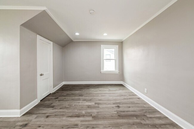 Building Photo - 545 Skokie Ave