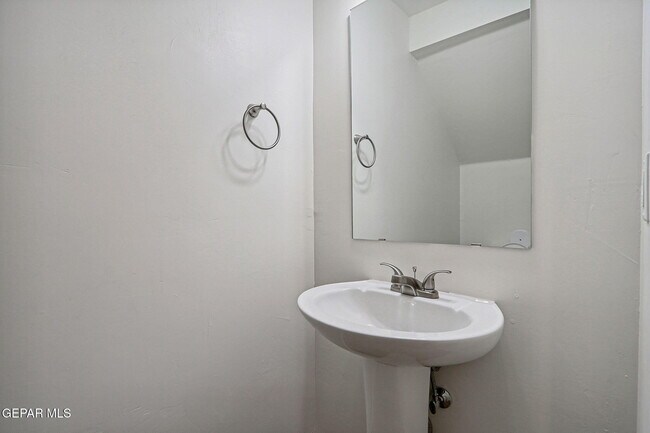 Building Photo - 14740 John McNeely Ave